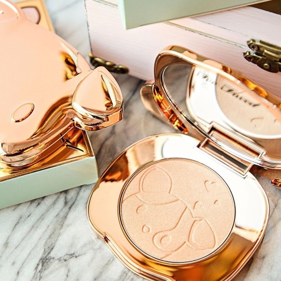 Too Faced Clover Highlighter in Glowver BNIB - Picture 4 of 15